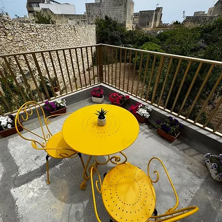 Gazde/Camere de închiriat Nina